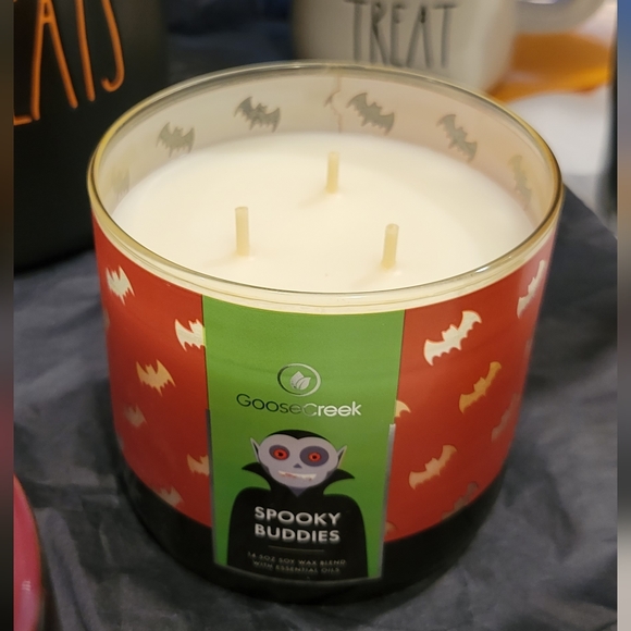 Goose Creek Spooky Candle 3-Wick - Picture 2 of 5